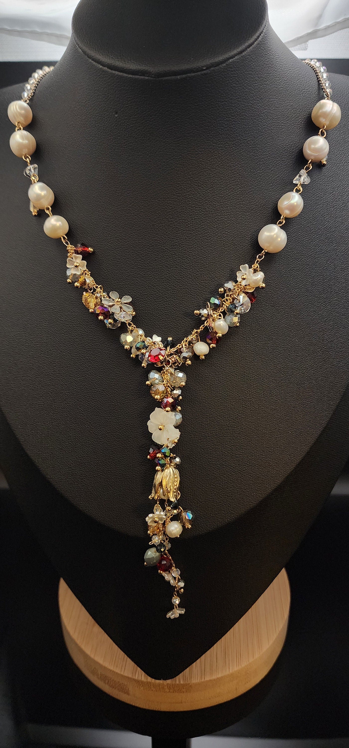 Floral and Pearl beaded Necklace