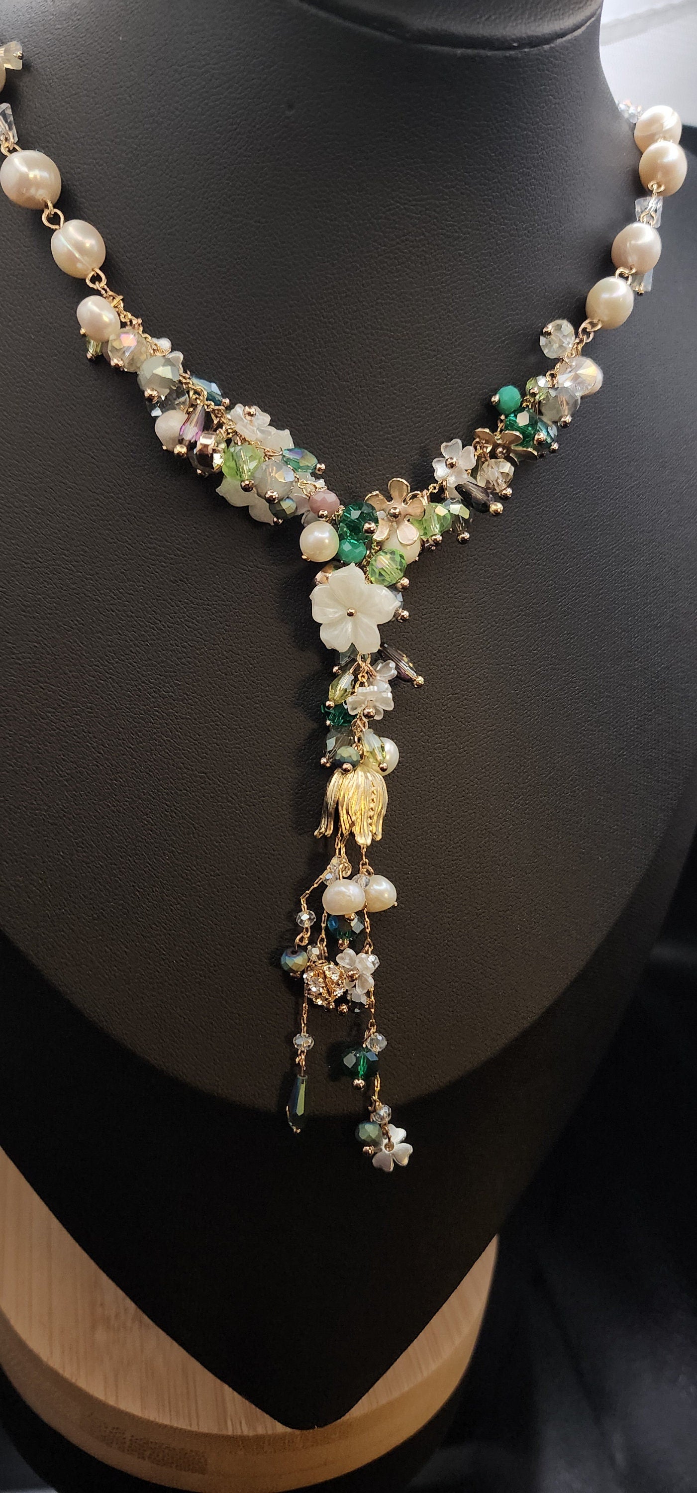 Floral and Pearl beaded Necklace