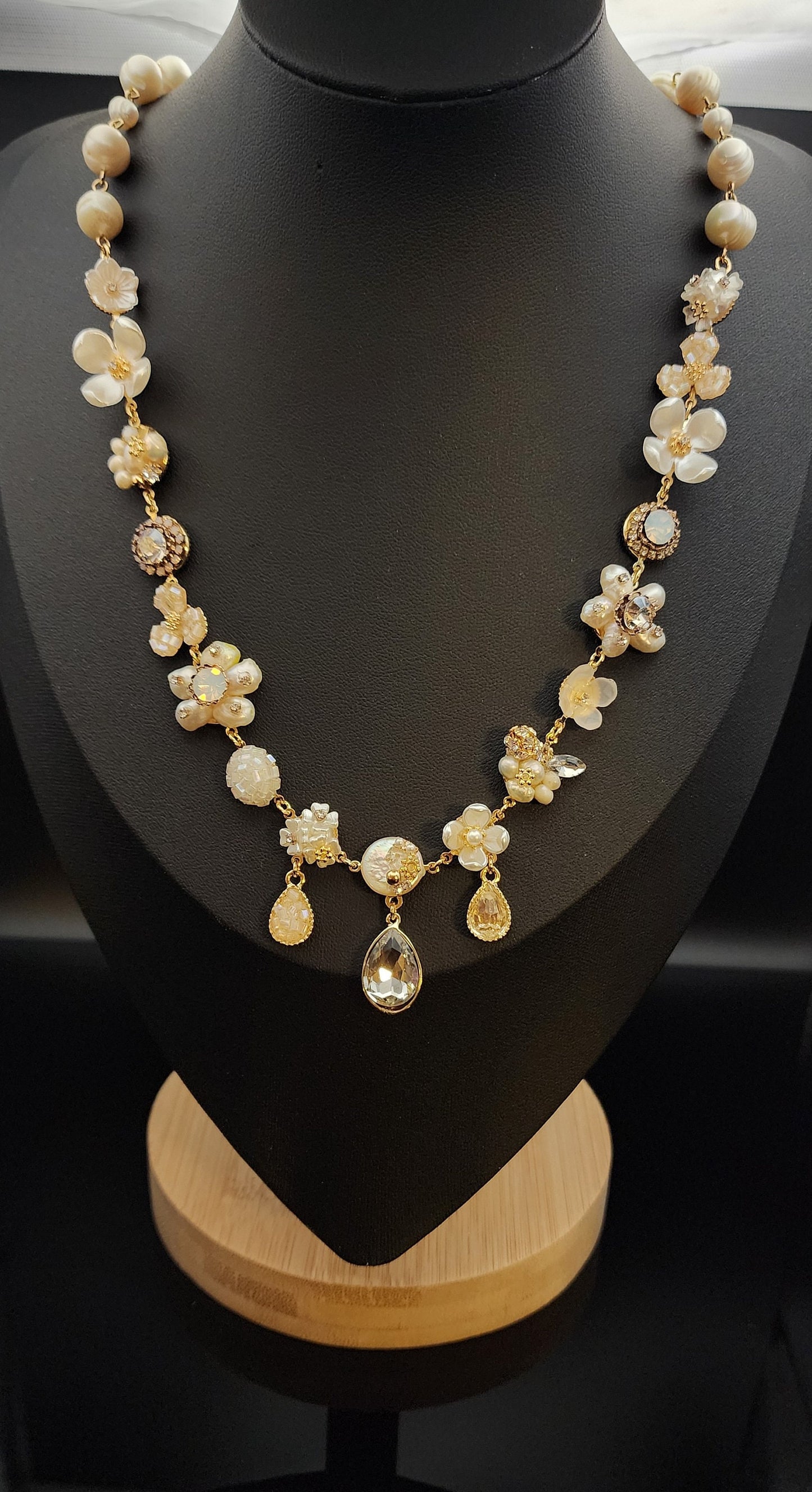 Pearl Floral Necklace