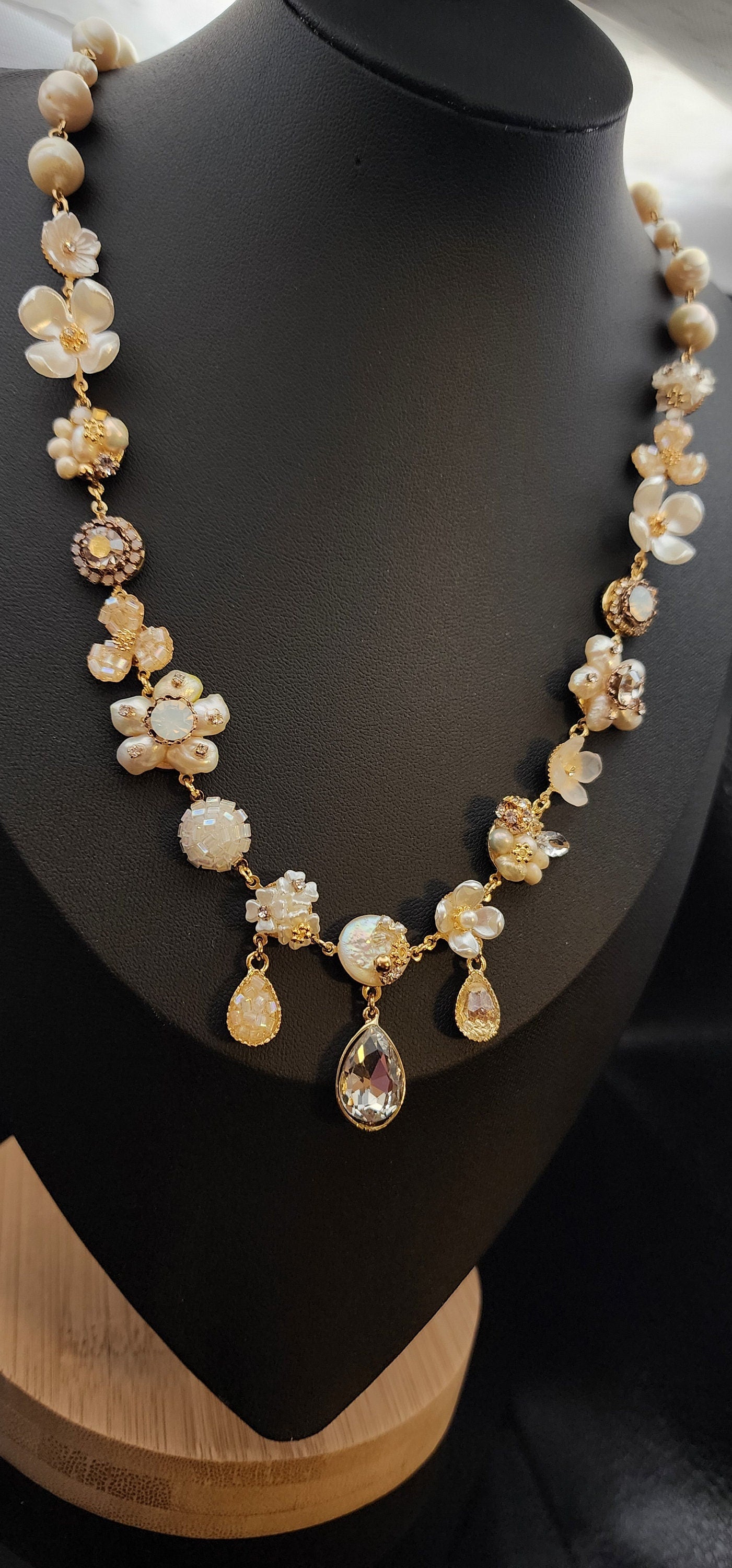 Pearl Floral Necklace